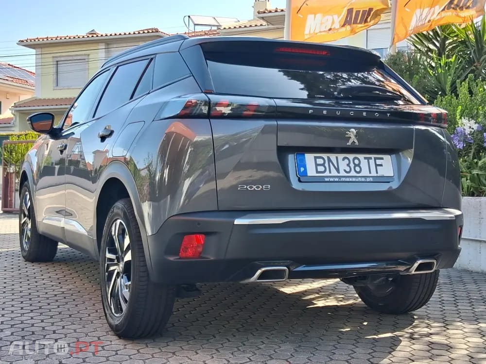 Peugeot 2008 1.2 PureTech Allure EAT8