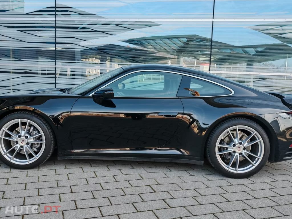 Porsche 992 Carrera