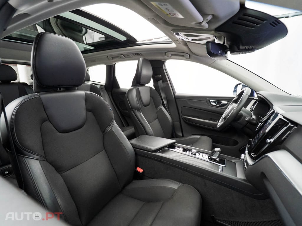 Volvo XC60 2.0 T8 PHEV Momentum Plus AWD