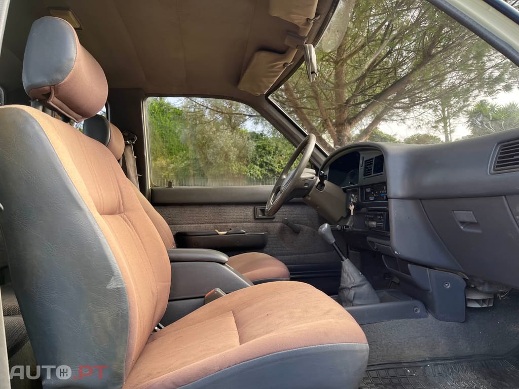 Toyota Hilux 2.4 D LN105L