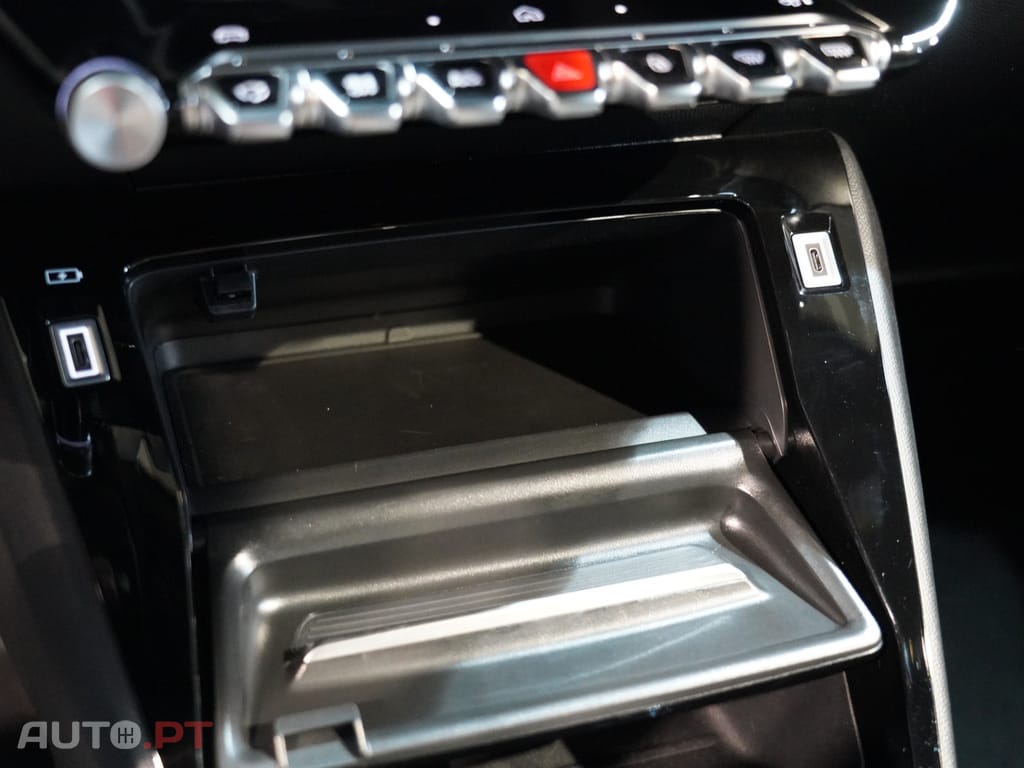 Peugeot 2008 1.2 Hybrid Allure e-DCS6