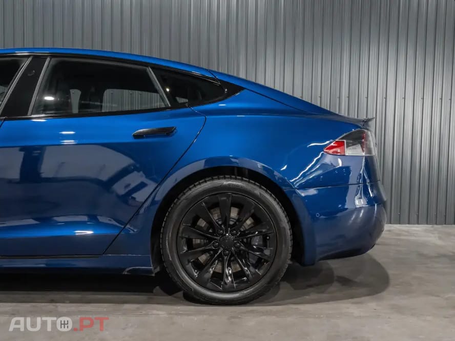Tesla Model S 75