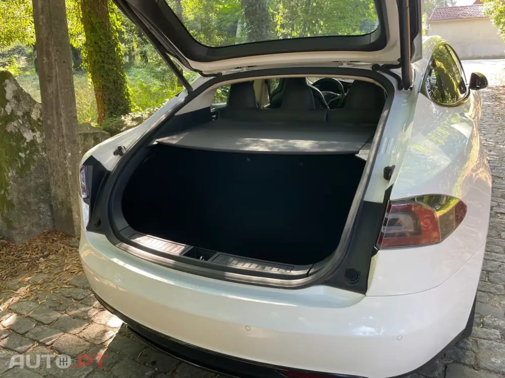 Tesla Model S 90D