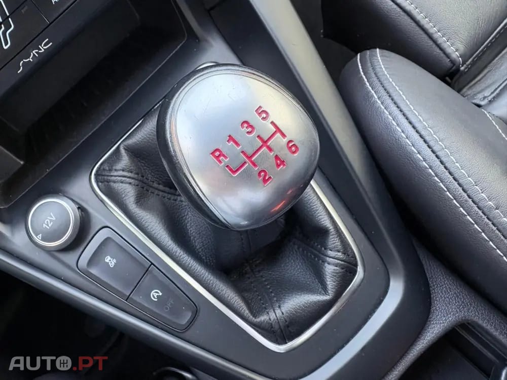 Ford Focus 2.0 EcoBoost ST c/ Pack Pele Desportiva