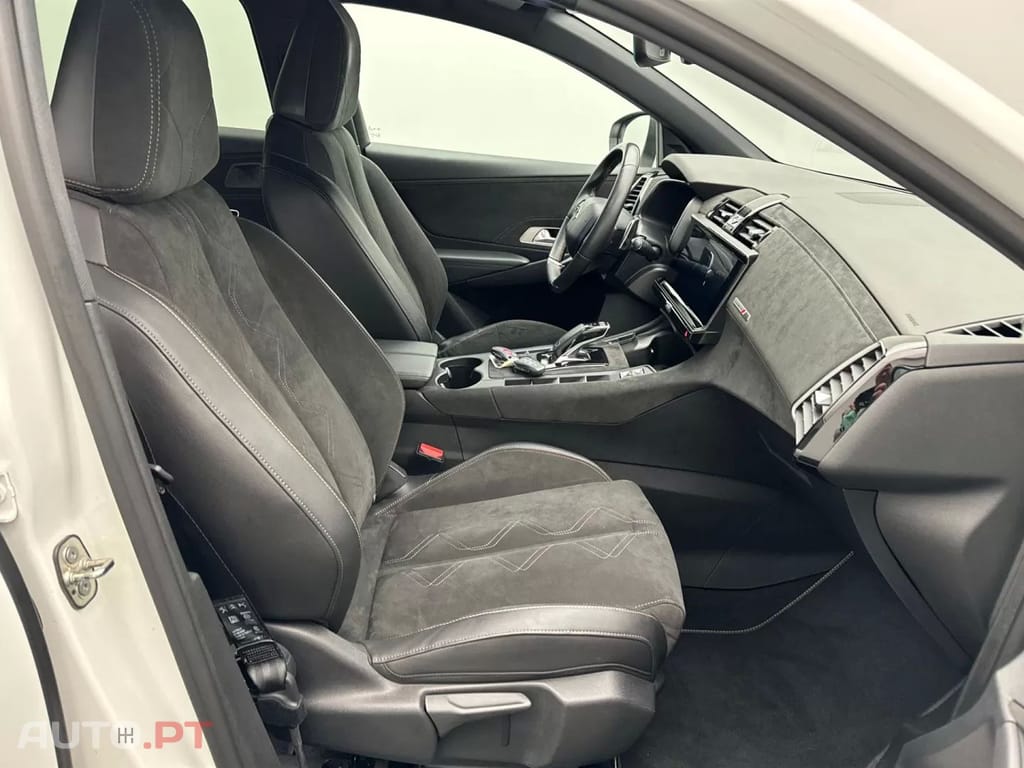 DS DS7 Crossback Performance Line