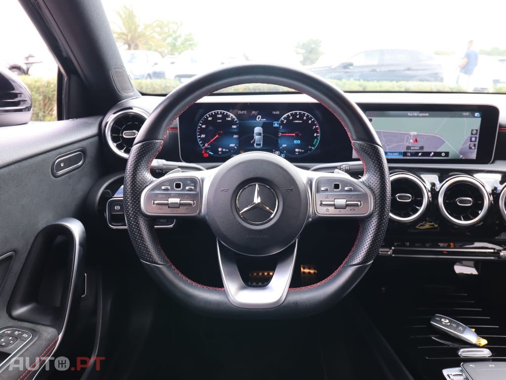 Mercedes-Benz A 250 e 8G-DCT AMG Line — fotografia 11