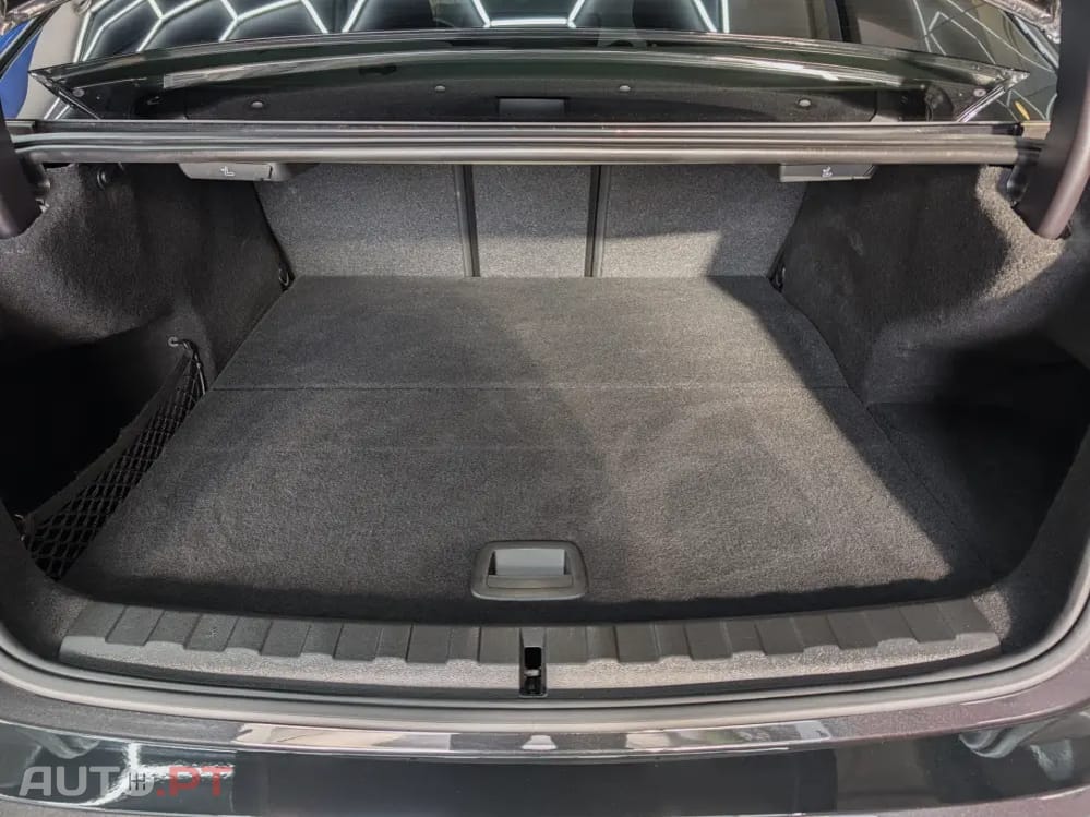 BMW 320 e Pack Desportivo M Auto