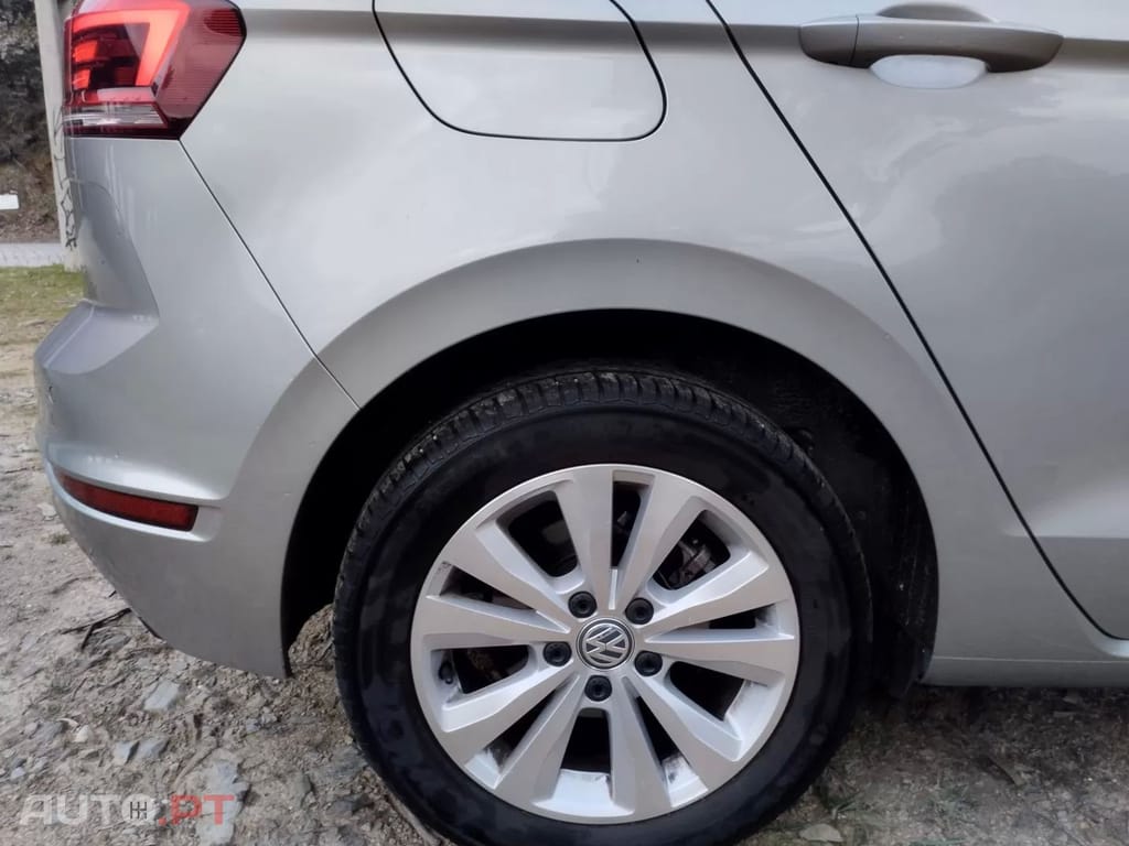 Volkswagen Golf 1.6 TDI Confortline — fotografia 10