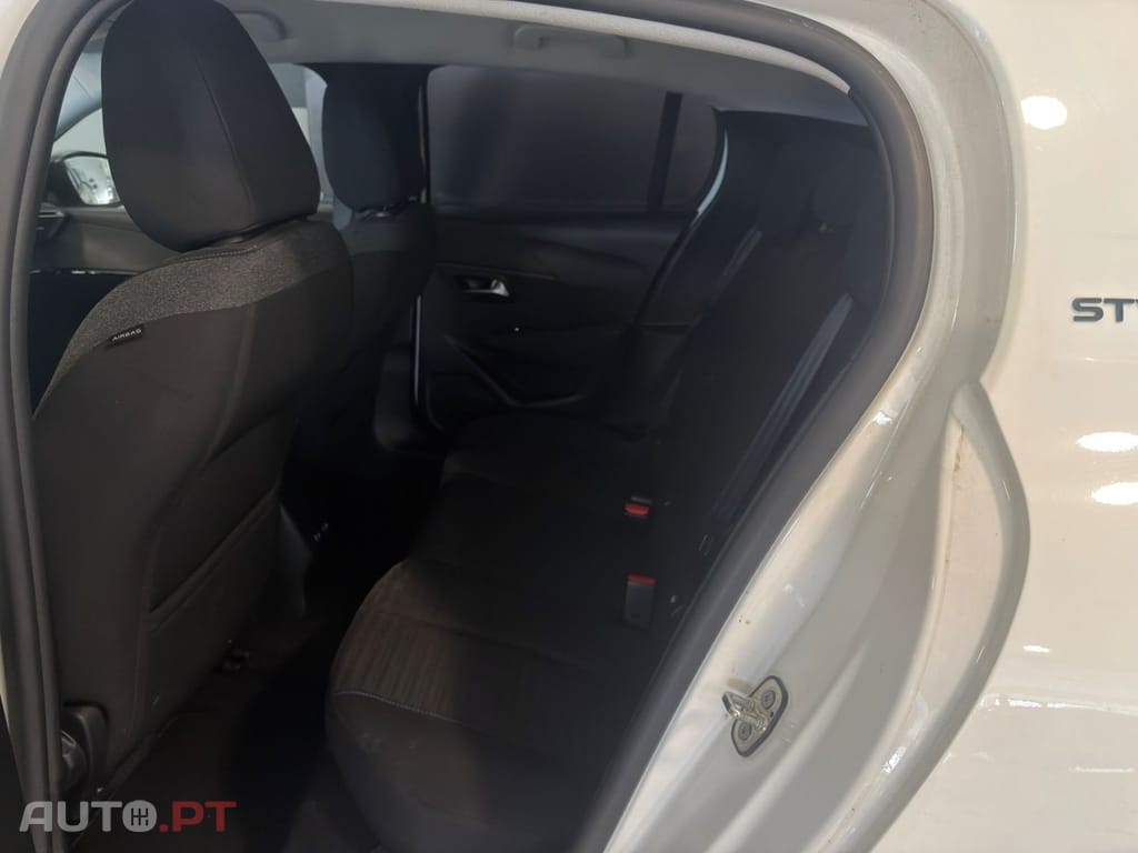 Peugeot E-208 50 kWh Style