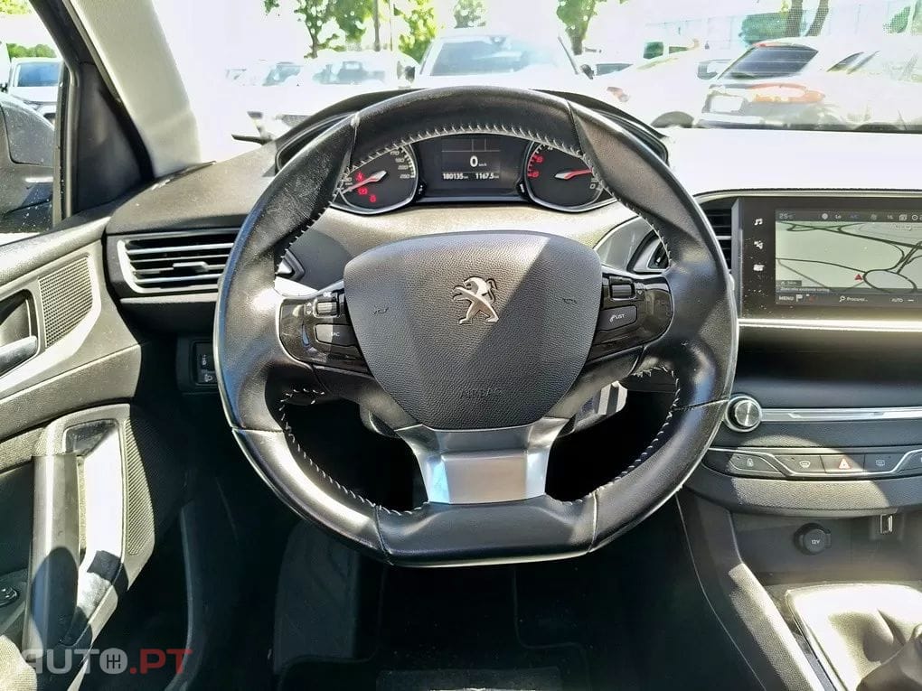 Peugeot 308 SW 1.6 BlueHDi Style — fotografia 17
