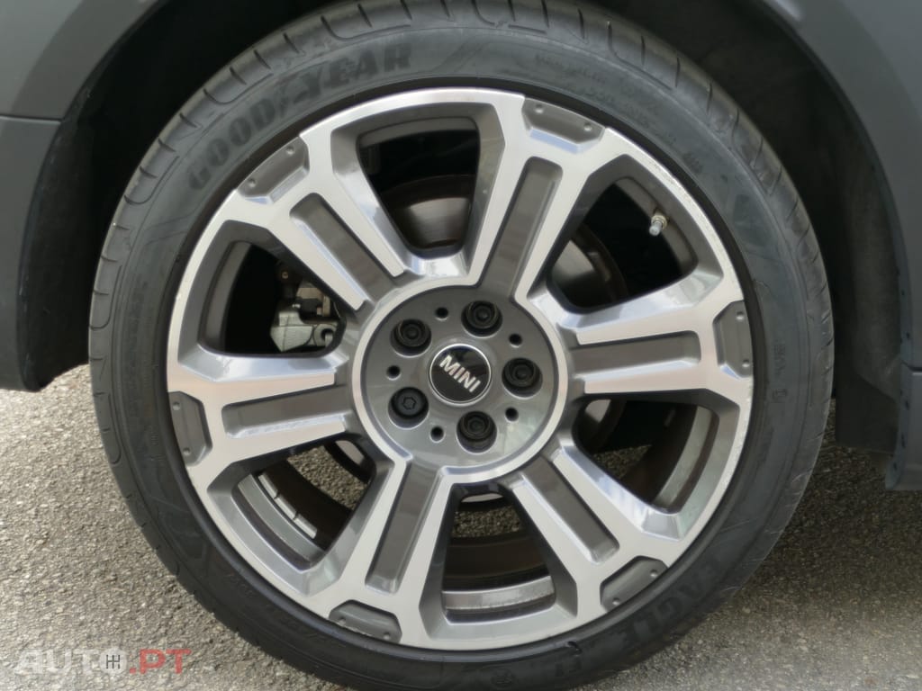 MINI Countryman Cooper SE ALL4 Classic Auto