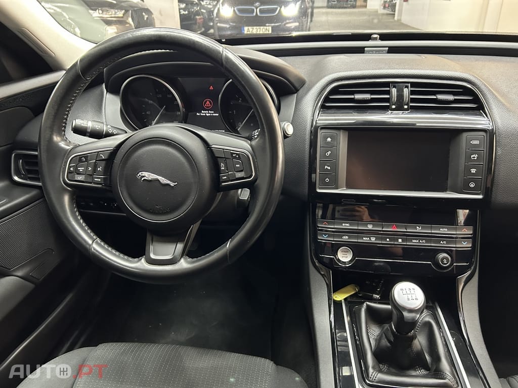 Jaguar XE 2.0 D Prestige