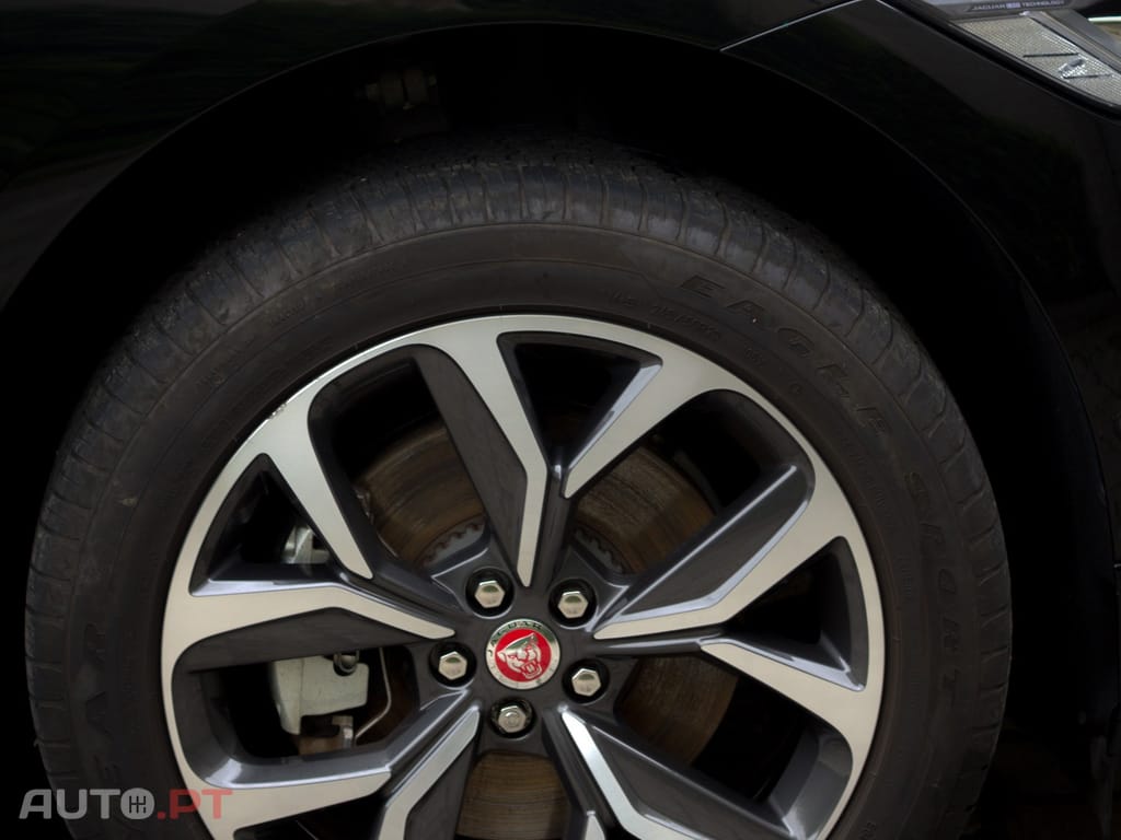 Jaguar I-Pace EV320