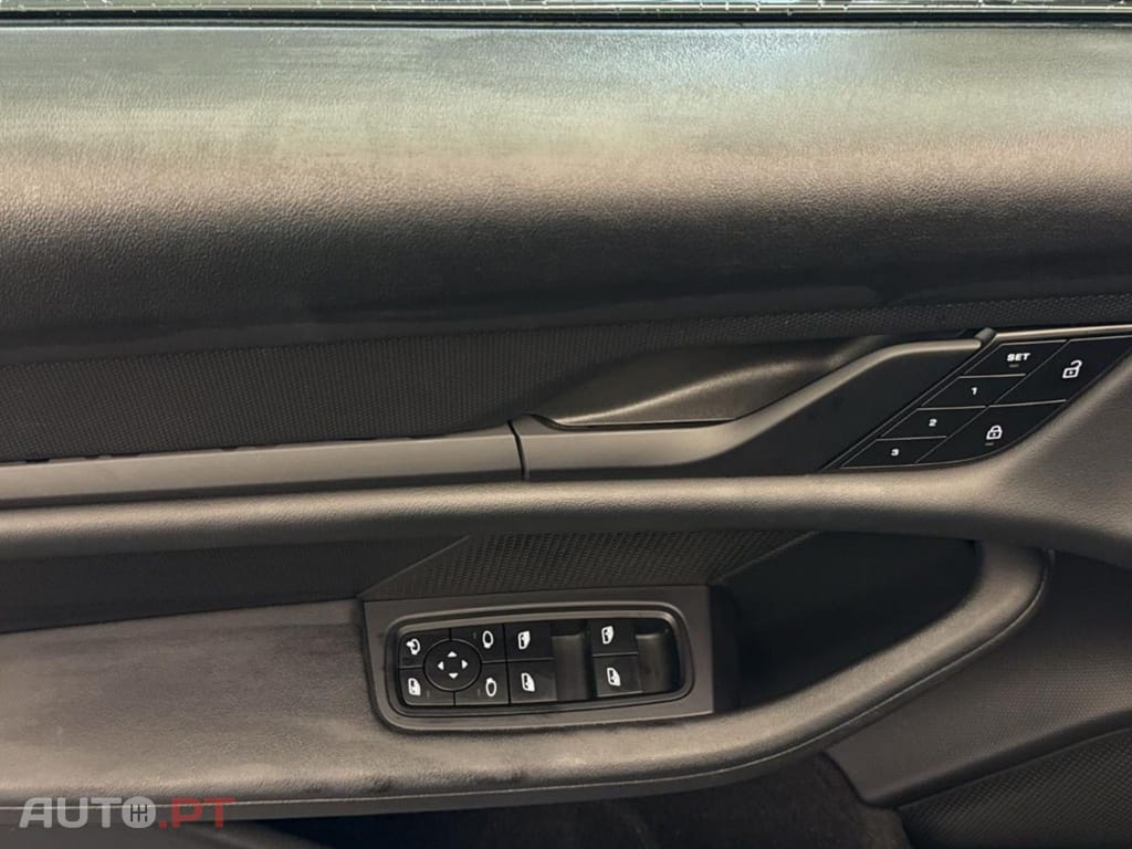 Porsche Taycan Performance I.V.A DEDUTIVEL 