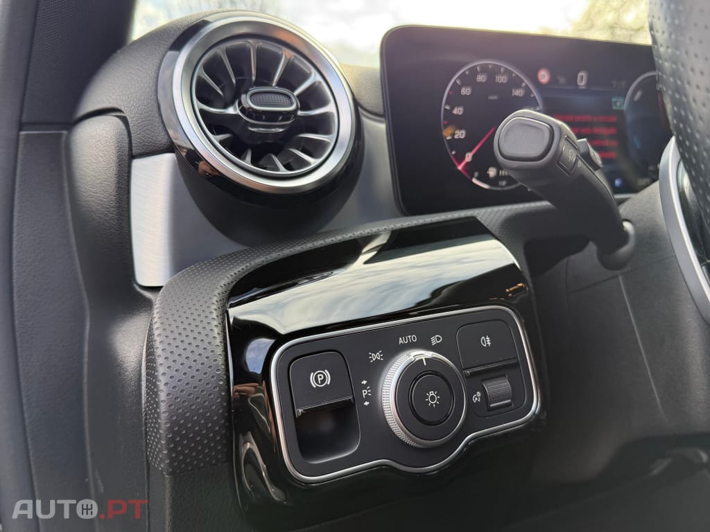 Mercedes-Benz A 250 e AMG Line