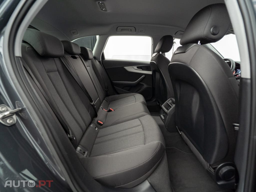 Audi A4 Avant 30 TDI S tronic