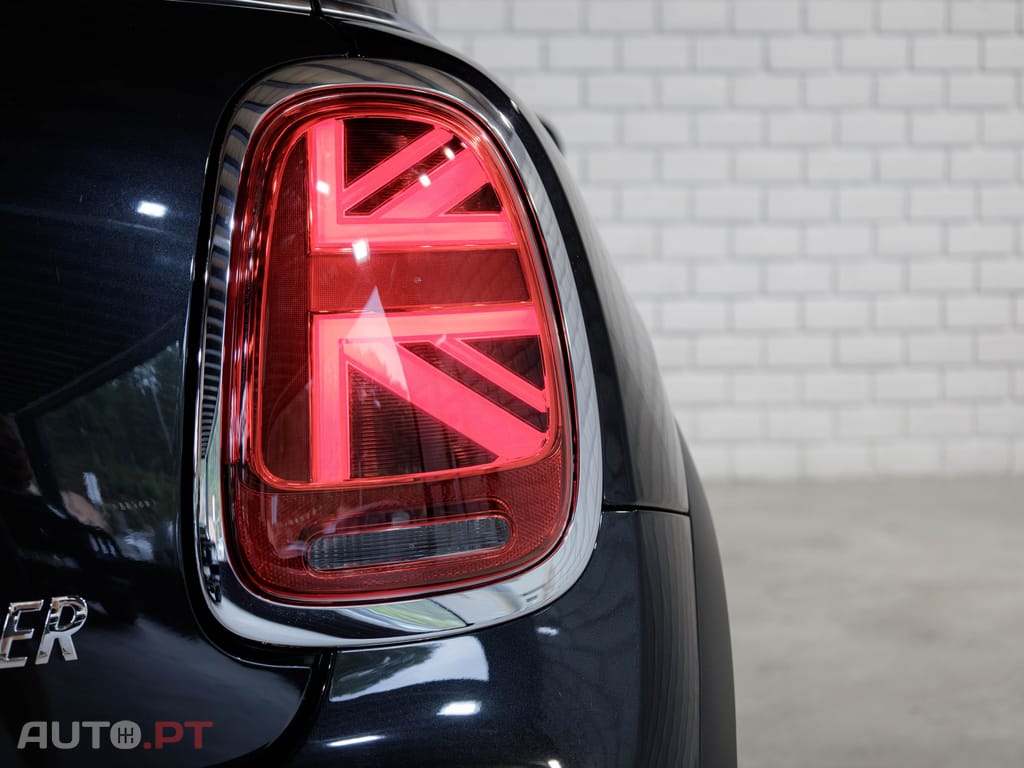 MINI Cooper Premium Yours Auto