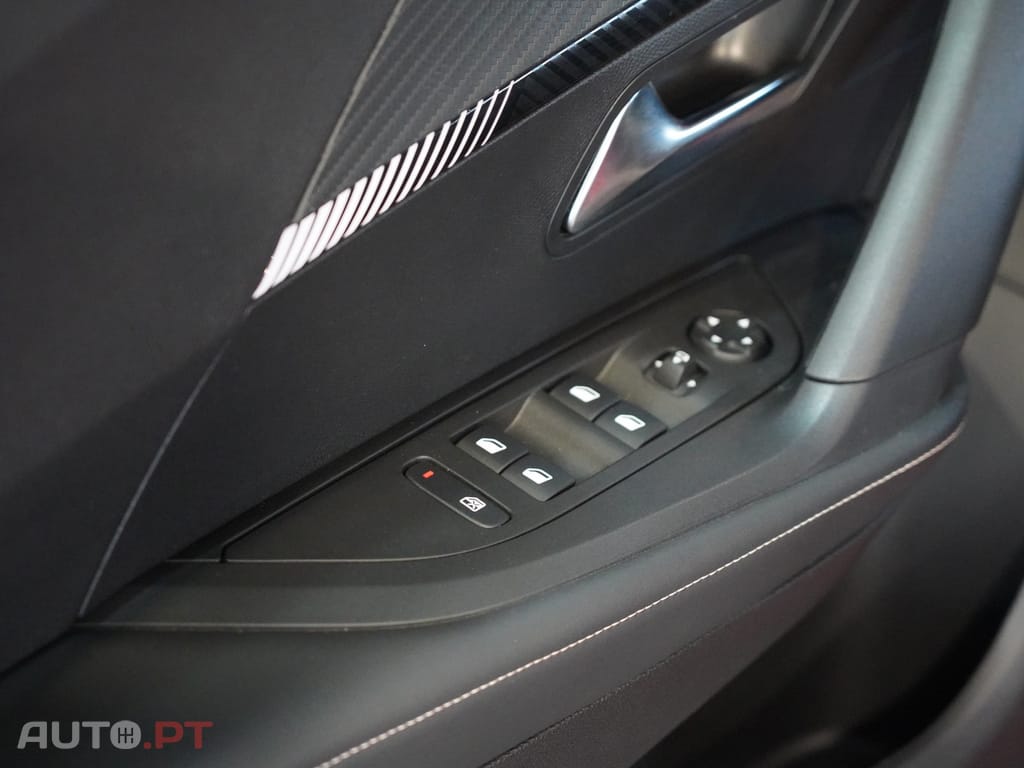 Peugeot 2008 1.2 PureTech Allure