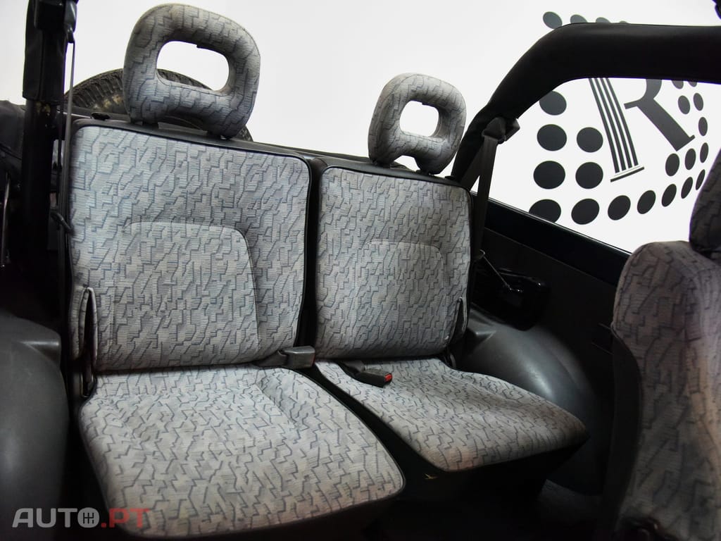 Mitsubishi Pajero 2.5 TD GL Canvas Top