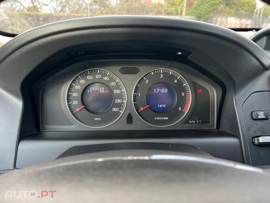 Volvo XC60 2.4 D Drive Momentum