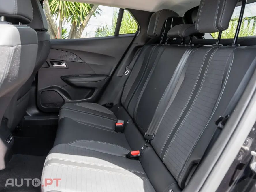 Peugeot 2008 1.5 BlueHDi Allure Pack