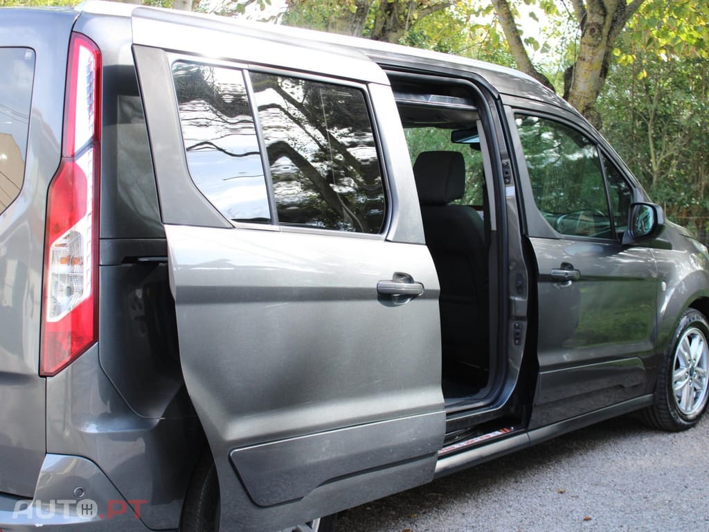 Ford Tourneo Grand 1.5 TDCi Titanium