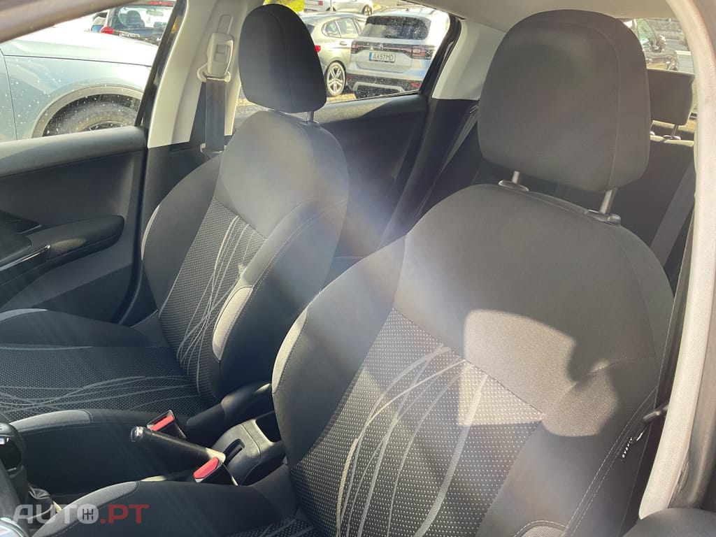 Peugeot 208 1.2 VTi Active