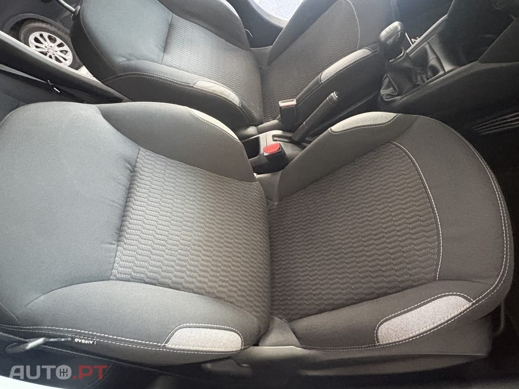 Peugeot 208 1.2 PureTech Signature