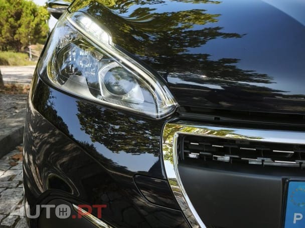 Peugeot 208 PureTech 82 Stop & Start Signature