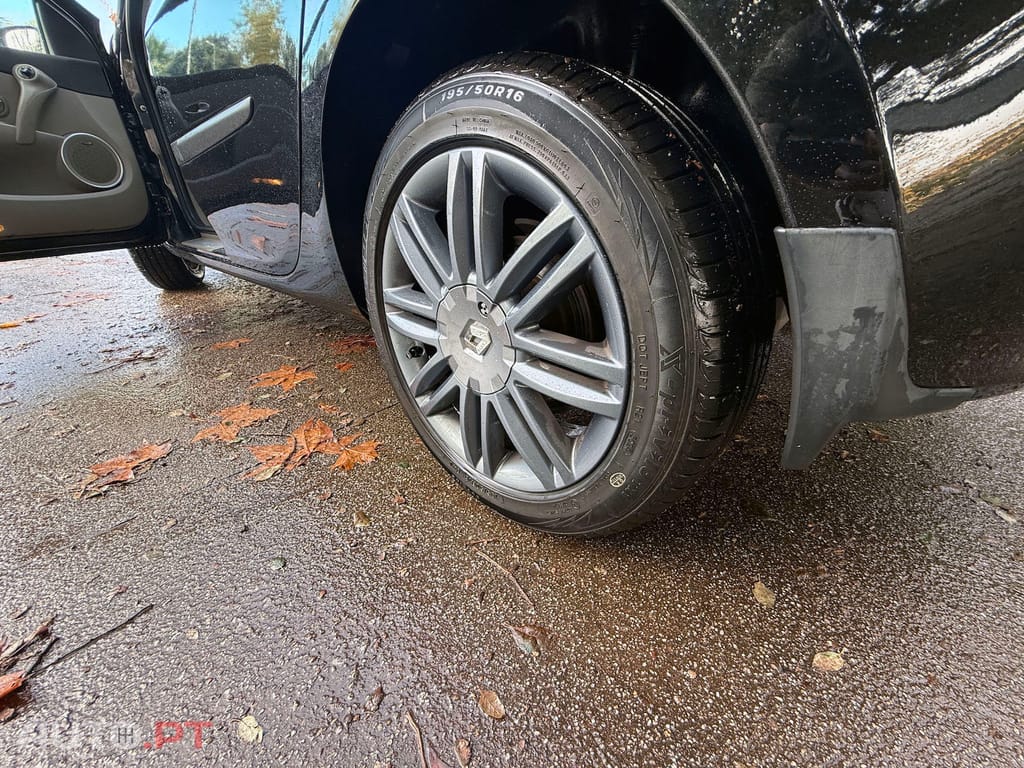 Renault Clio 1.6 INITIALE Automático 80mikm