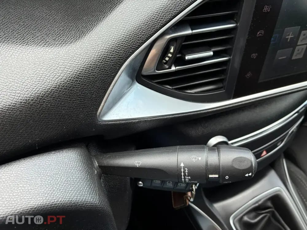 Peugeot 308 1.6 BlueHDi Allure J17
