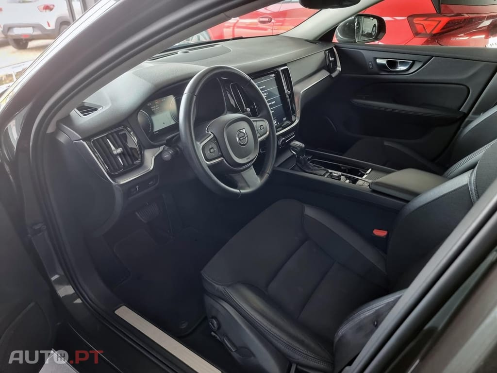 Volvo V60 2.0 T4 Momentum Plus
