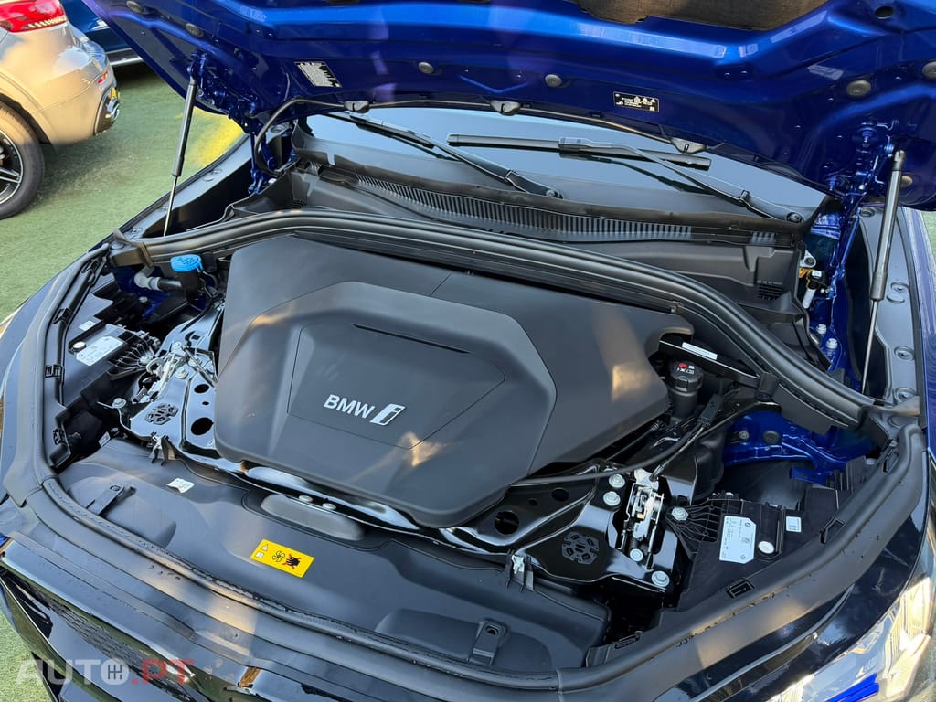 BMW iX2 eDrive20 Pack Desportivo M Pro