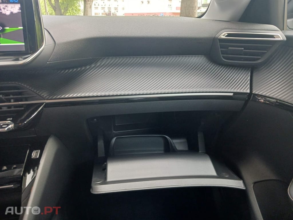 Peugeot 208 1.2 Hybrid Allure e-DCS6