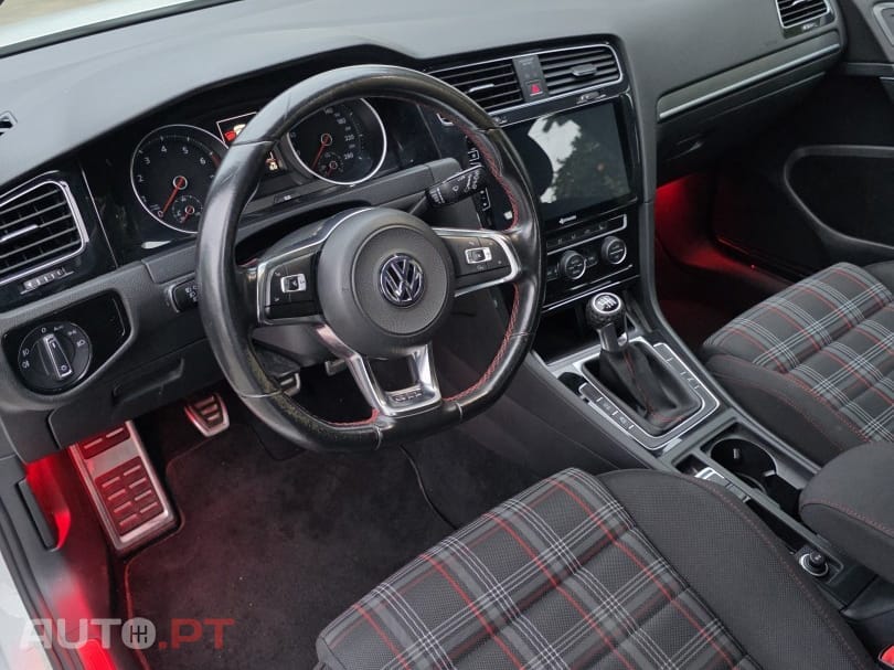 Volkswagen Golf 2.0 TSI GTI