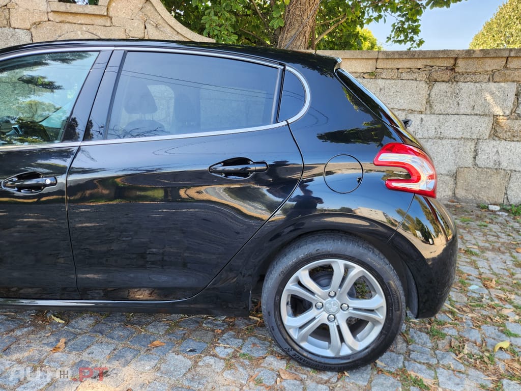 Peugeot 208 1.2 VTi Allure