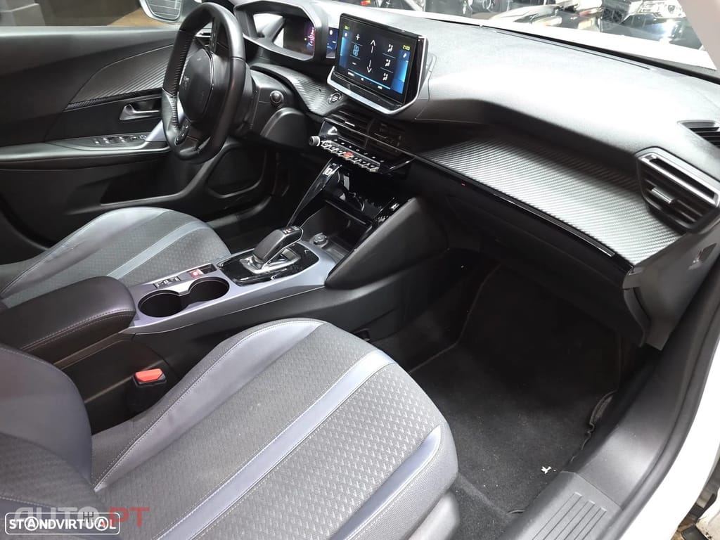 Peugeot E-2008 50 kWh Allure Pack