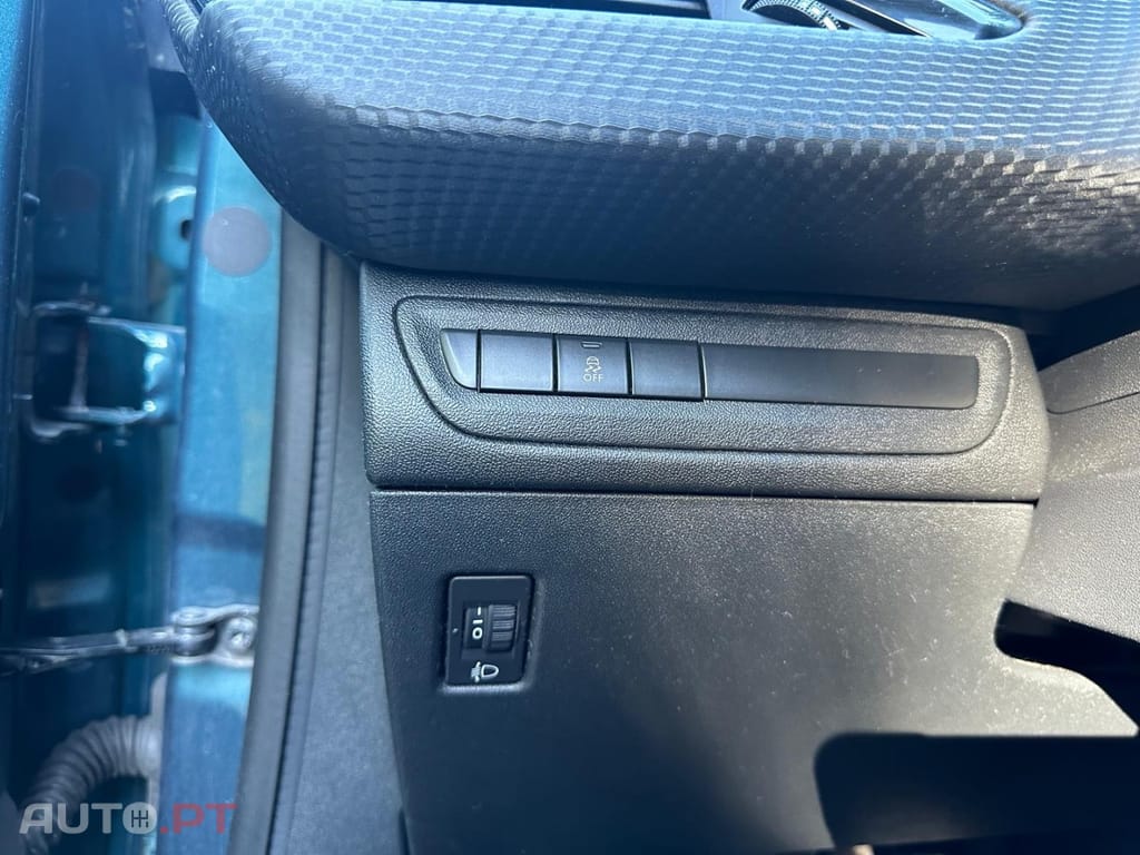 Peugeot 2008 1.6 e-HDi Active