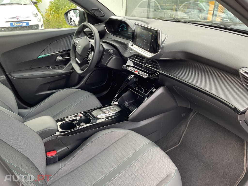 Peugeot E-2008 50 kWh Allure