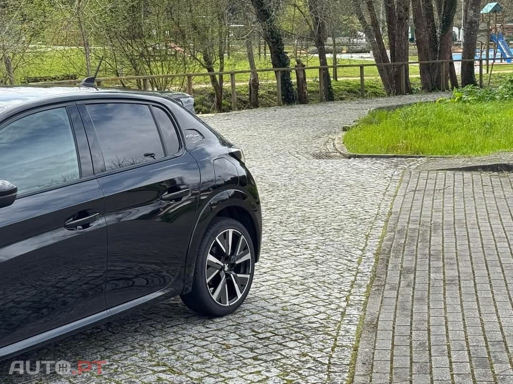 Peugeot 208 1.2 PureTech GT Line EAT8