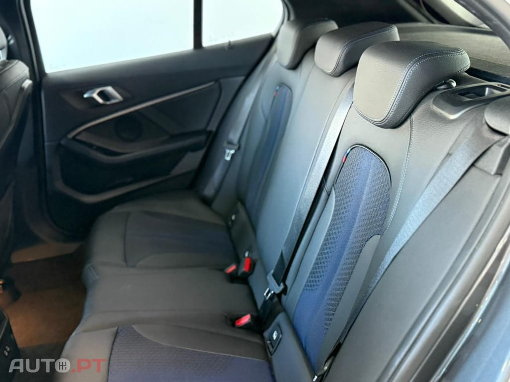 BMW 118 i Pack Desportivo M Auto