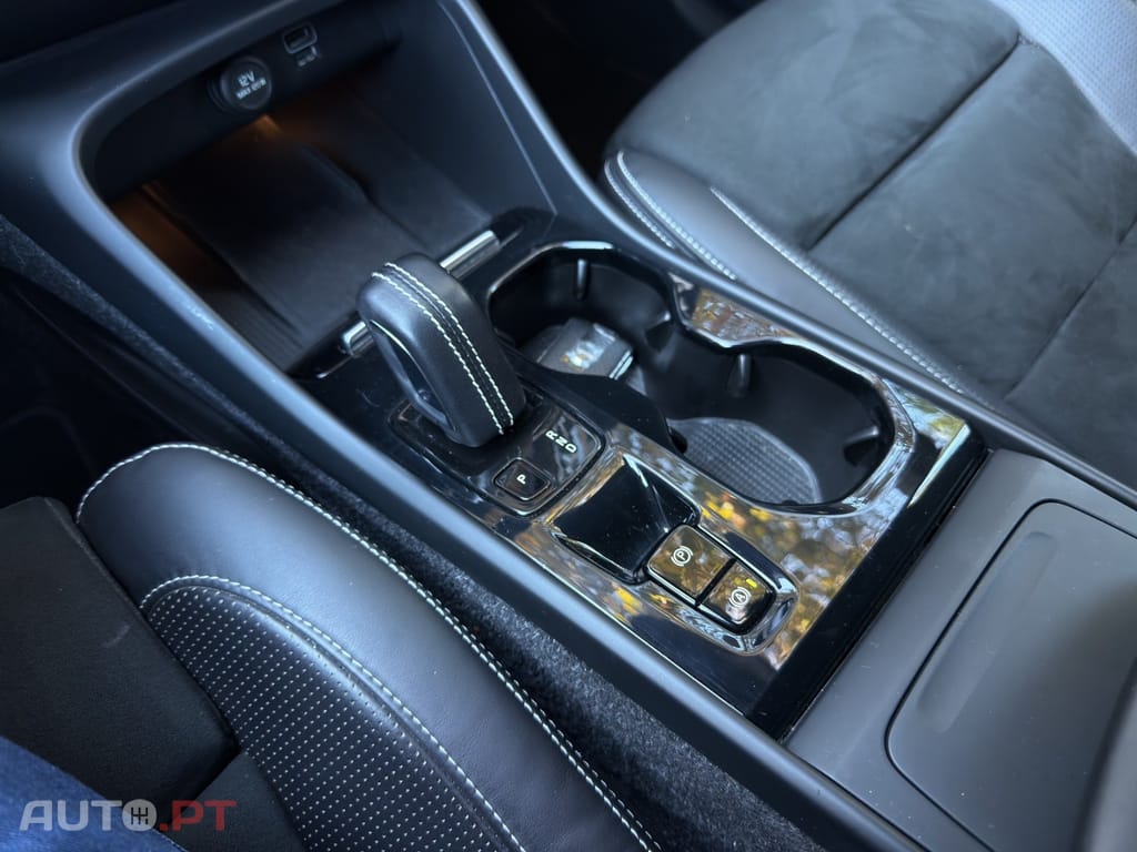 Volvo XC40 2.0 T4 R-Design