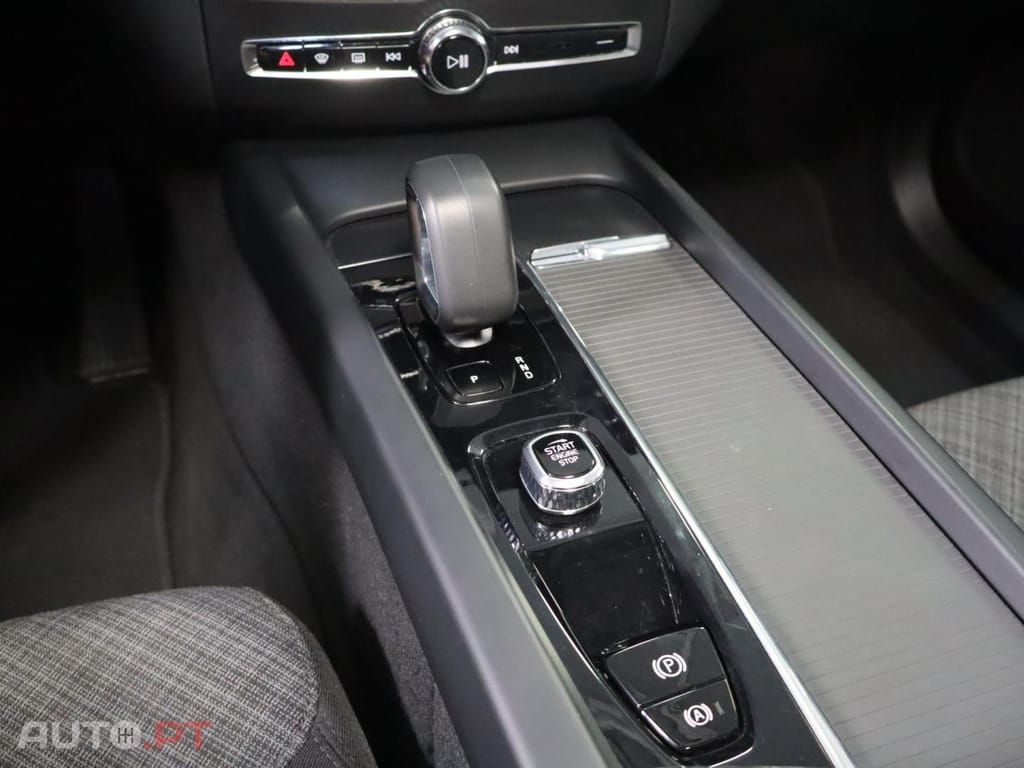 Volvo XC60 2.0 T6  AWD PHEV Core Auto