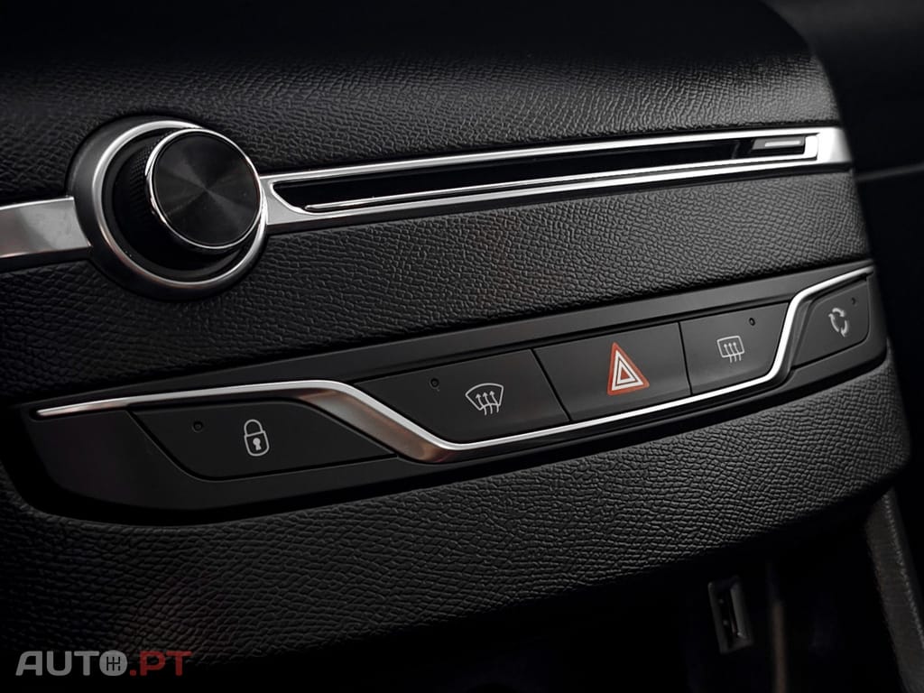 Peugeot 308 1.2 PureTech Allure Faróis Full LED