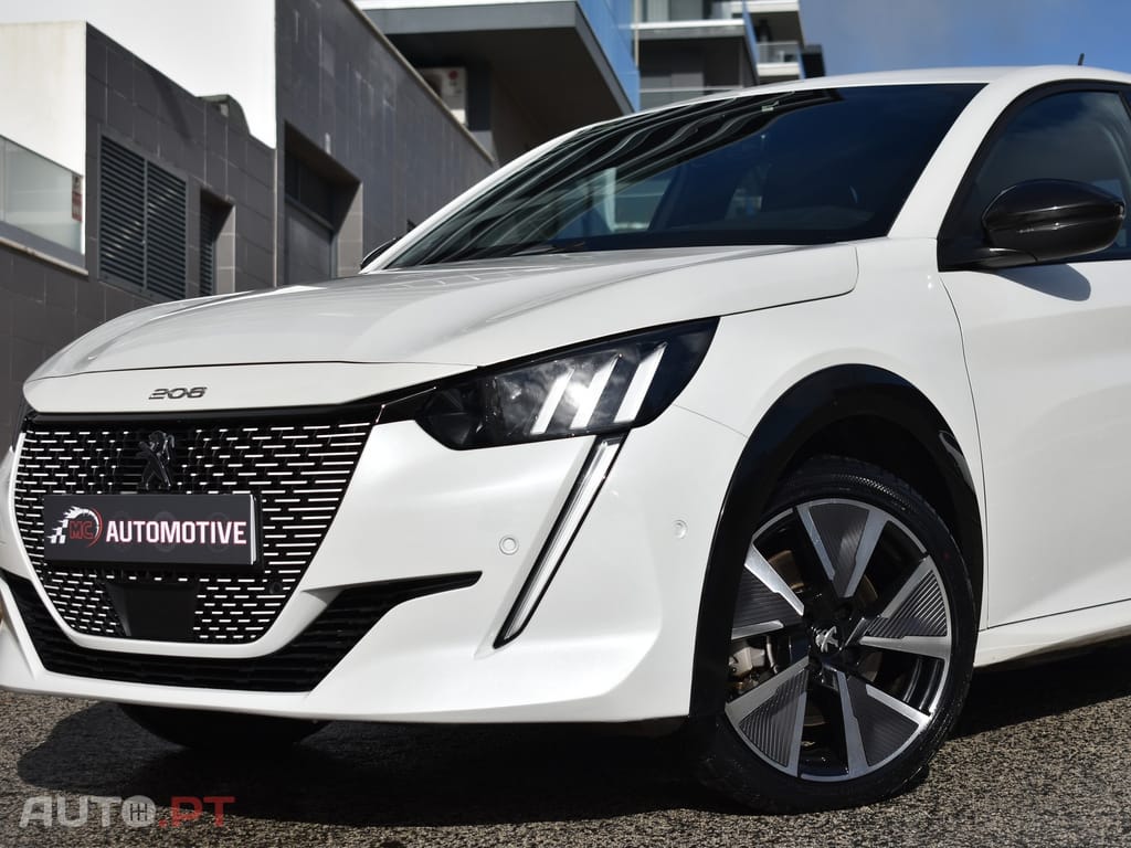 Peugeot E-208 50 kWh GT