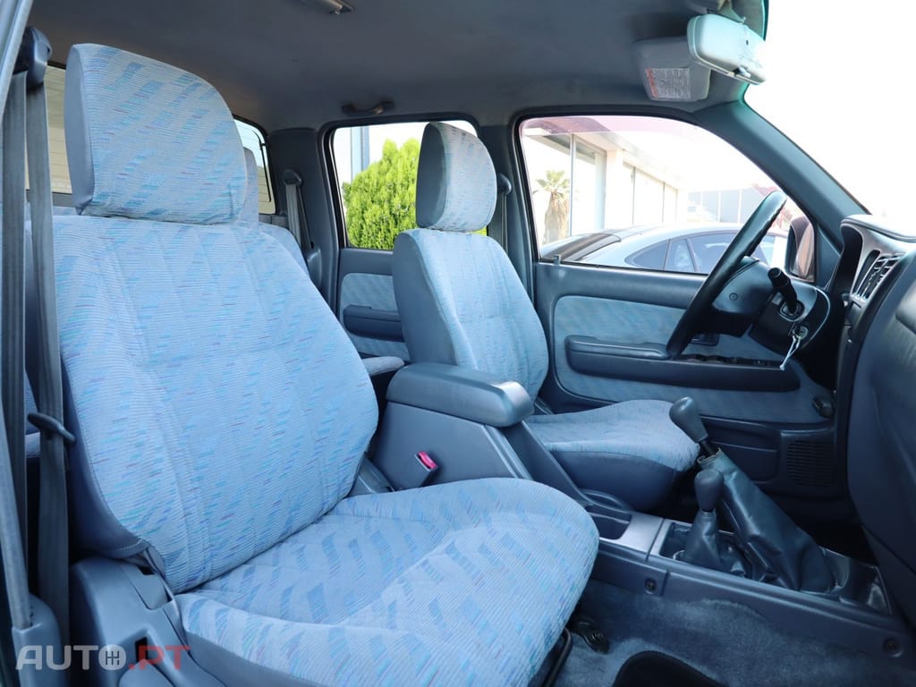 Toyota Hilux 2.4 TD LN165LSR Tracker