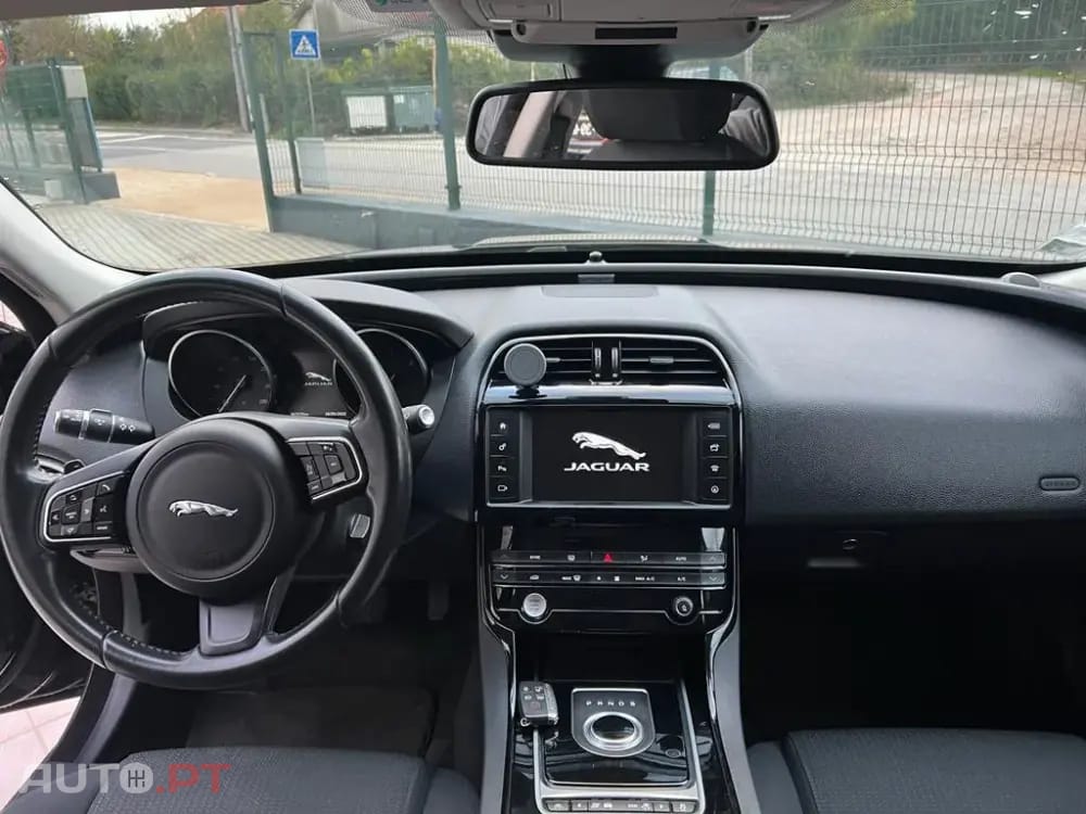 Jaguar XE 2.0 D Prestige