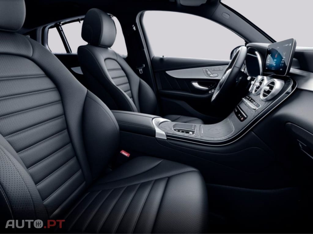 Mercedes-Benz GLC 300 I.V.A DEDUTÍVEL de 4M AMG