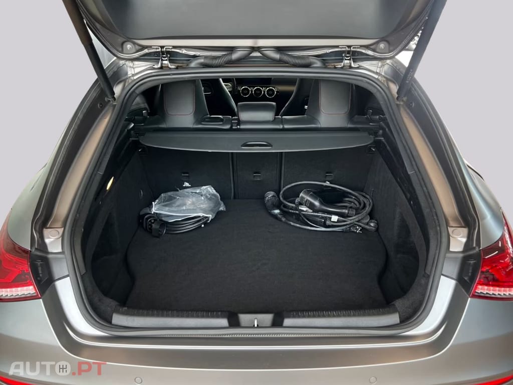 Mercedes-Benz CLA 250 I.V.A DEDUTÍVEL e SB AMG