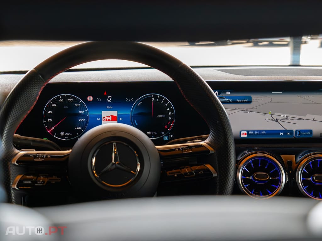 Mercedes-Benz A 250 e AMG Line